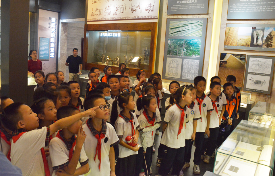 2024年9月22日朱臺小學(xué)師生參觀齊峰造紙博物館