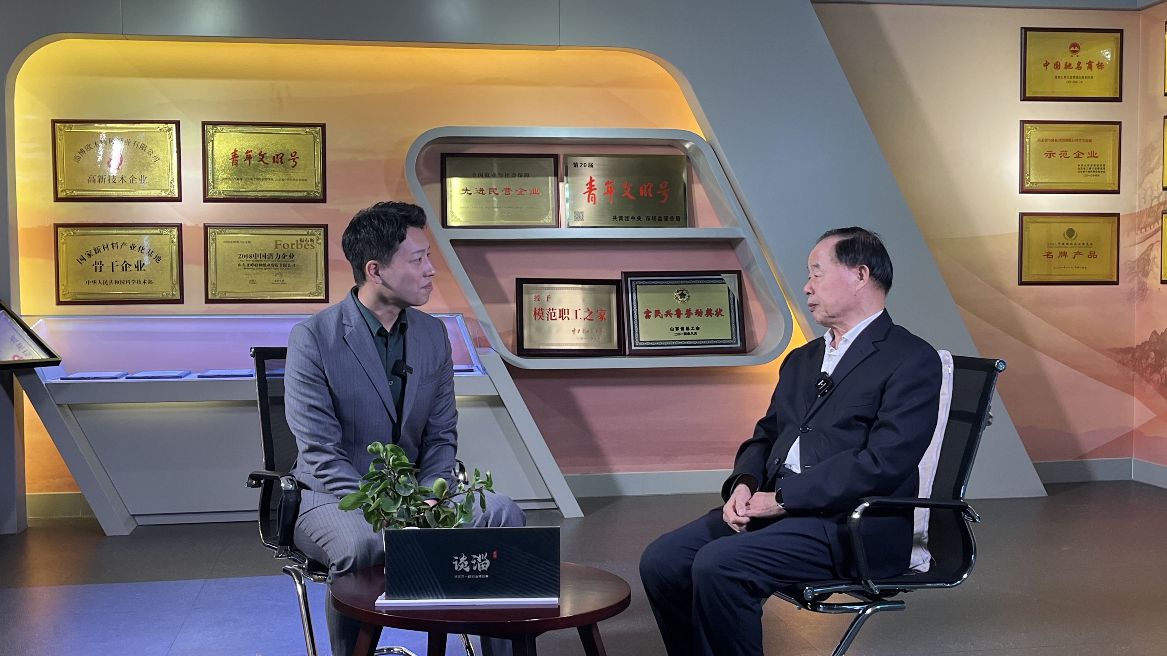 2024年11月26日李學(xué)峰董事長登上市電視臺《談淄》節(jié)目 企業(yè)家精神代代傳承